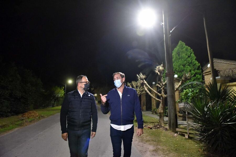 El Municipio encara la instalación de 10 mil nuevas luminarias LED en barrios platenses