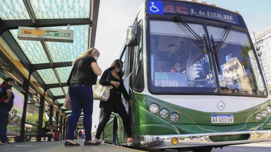 Reclamos salariales: La UTA anunció un paro de colectivos de 48 horas en el interior del país