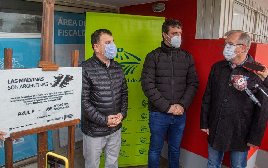 Azul: Colocación de placa por la soberanía sobre las Islas Malvinas