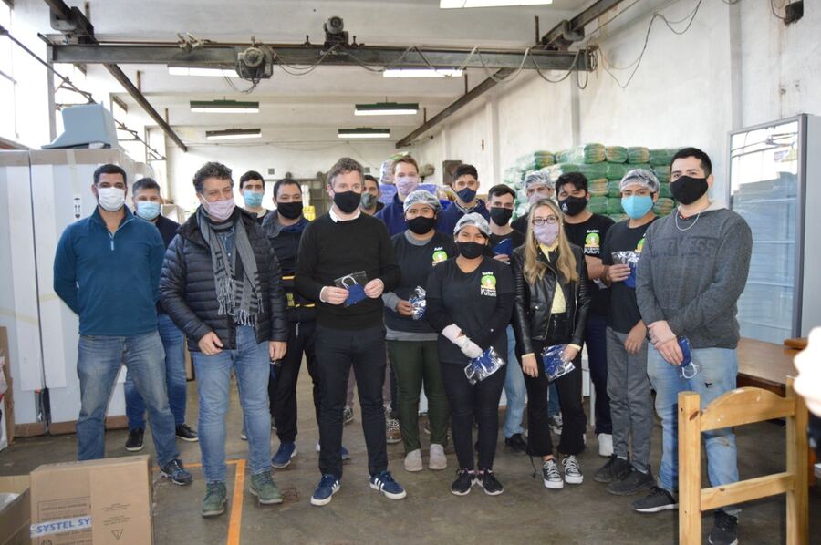 Martelli y Arias visitaron una cooperativa platense que logró sobreponerse a la crisis generada por la pandemia