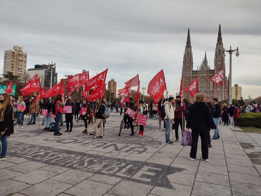 En un nuevo aniversario del Ni Una Menos, el colectivo feminista movilizó en La Plata