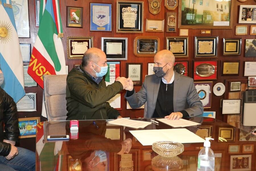 Ensenada: Secco realizó una firma de acta acuerdo y recorrió una PyME local