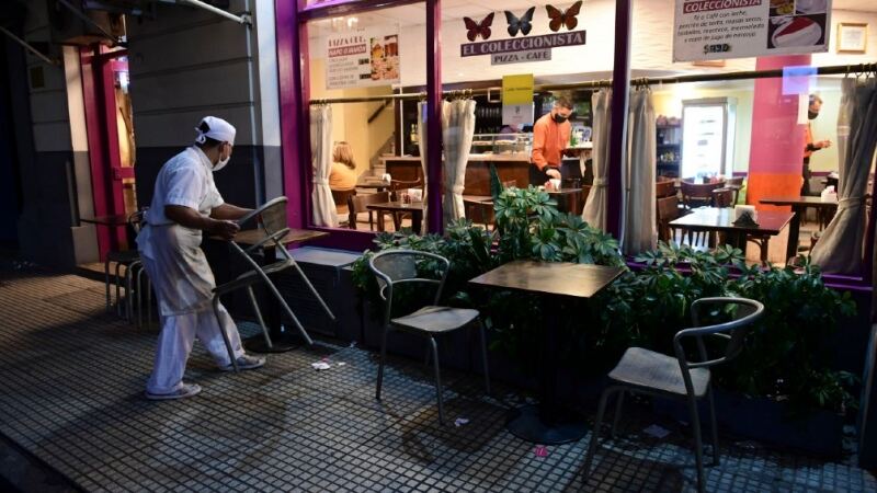 Gastronomía: Rechazan el pedido para que restaurantes y bares puedan abrir sin restricción horaria