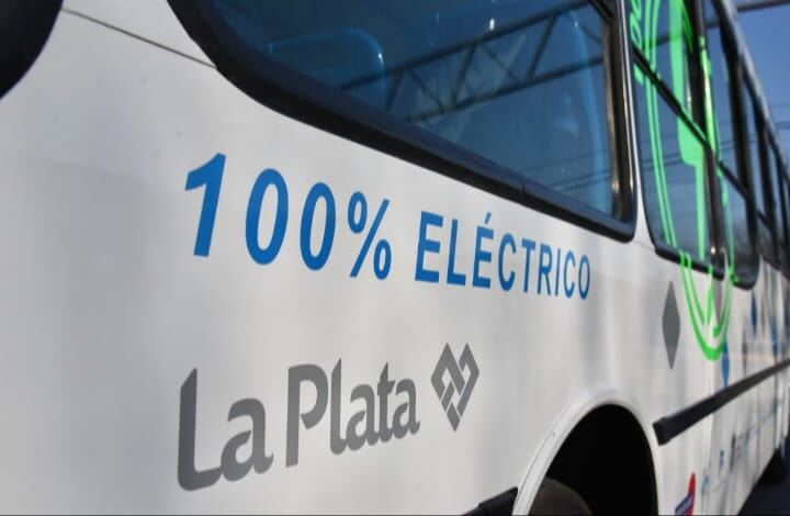 Incorporan colectivos sustentables a la red de transporte público de la ciudad