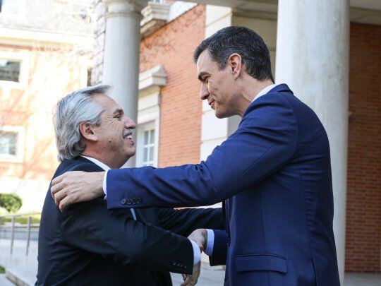 Tras la llegada de 400 mil dosis: Alberto Fernández y Pedro Sánchez destacaron la "hermandad" de Argentina y España