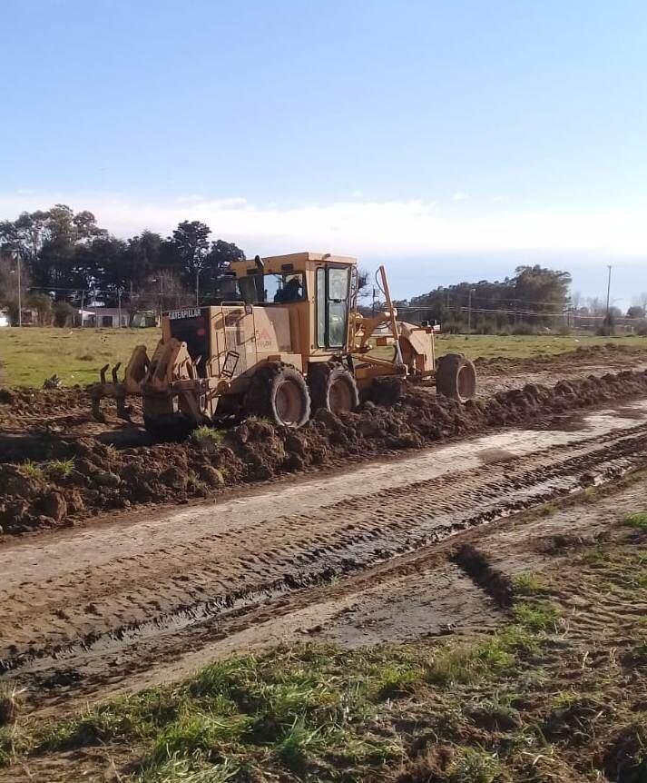 Azul: Realizan trabajos de mejoras en calles de tierra