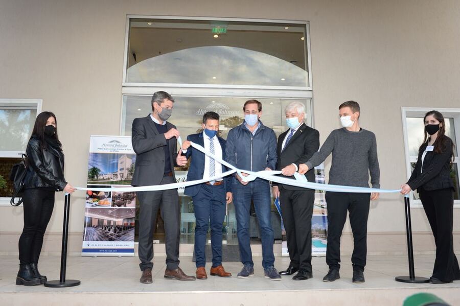 Garro en la inauguración del hotel Howard Johnson: "Hay una gestión comprometida con la inversión y el crecimiento”