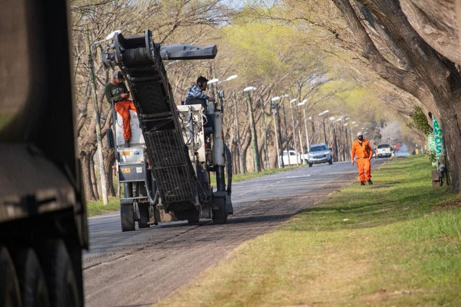 La Costa: Cardozo recorrió el barrio Las Quintas y confirmó la llegada de asfalto y luminaria LED sobre diagonal 21 y calle 50