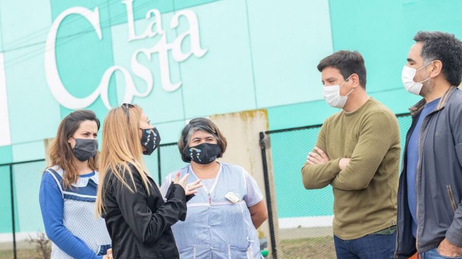 La Costa: Cardozo visitó el jardín de Infantes N° 915 de San Bernardo y entregó nuevos juegos para la recreación de los niños y niñas