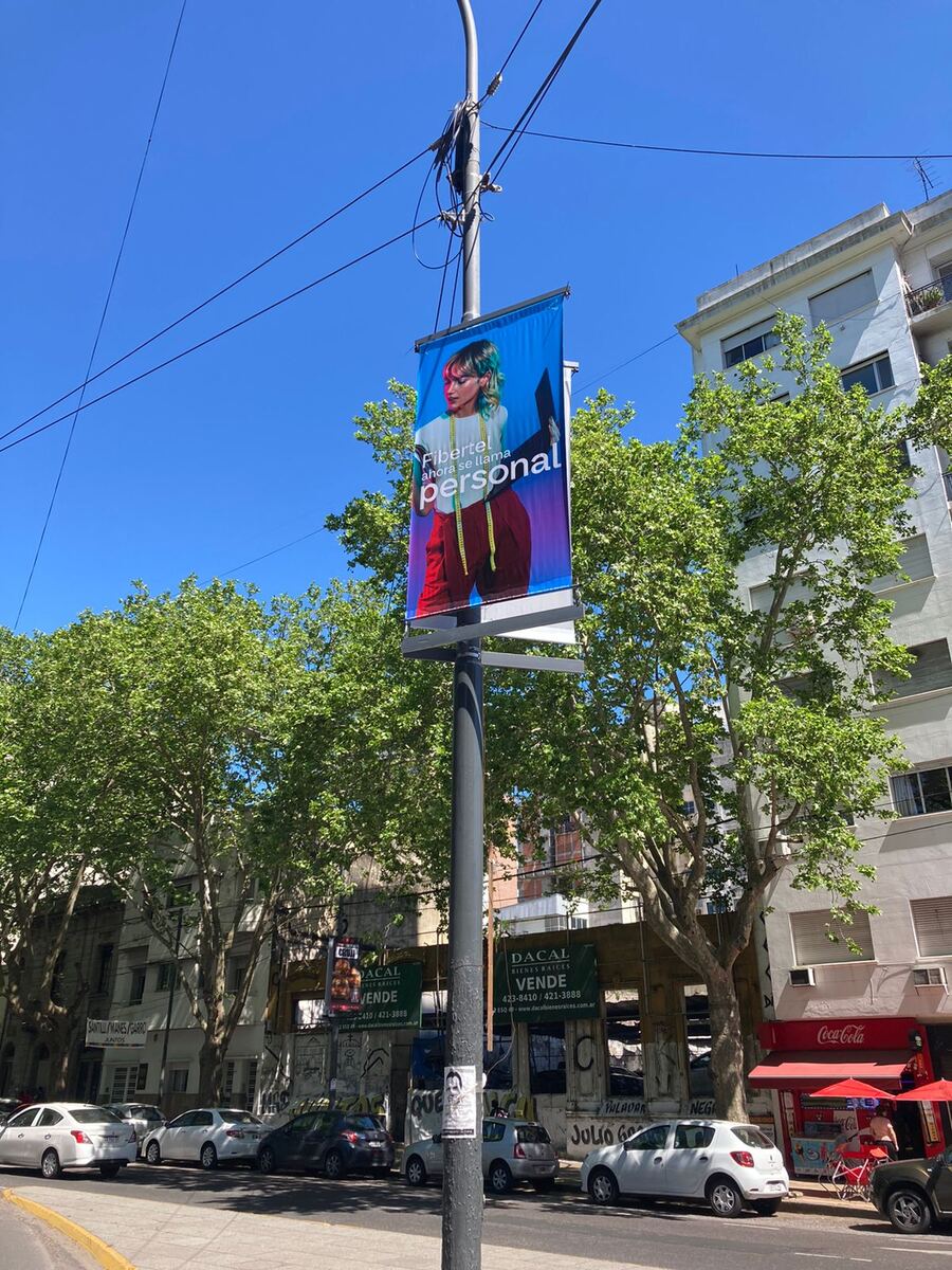 La Plata: ¿A qué se debe la nueva cartelería de publicidad privada en las calles?
