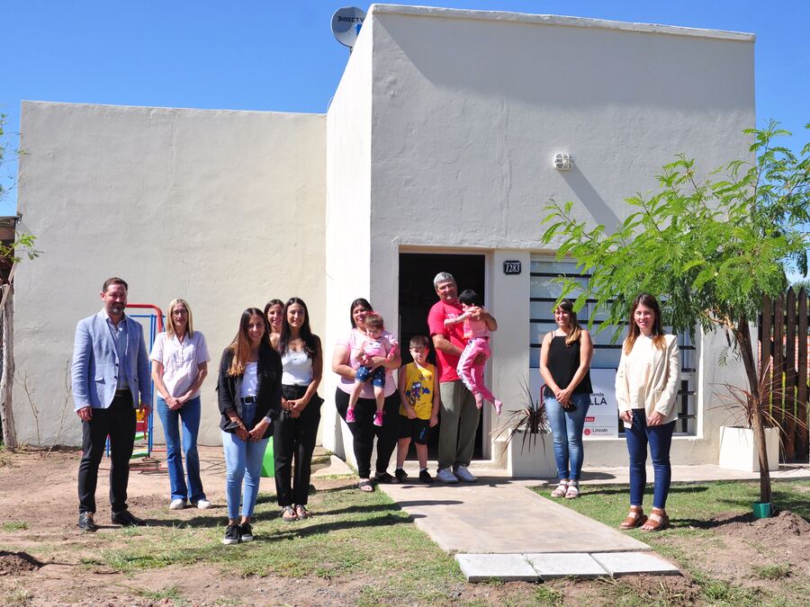 Lincoln: A través del Plan Semilla entregan vivienda adaptada para personas con discapacidad
