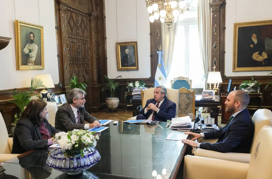 El Gobierno anunció una suba salarial para científicos del CONICET