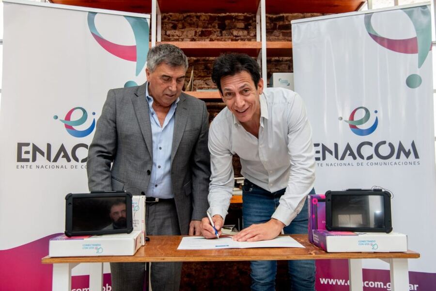 Carlos Casares: Se entregarán 270 tablets al Municipio