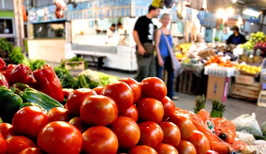 La Plata: El Mercado Central renovó el listado de productos de la canasta básica a precios accesibles