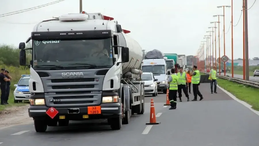 La Agencia Nacional de Seguridad Vial restringe la circulación de camiones
