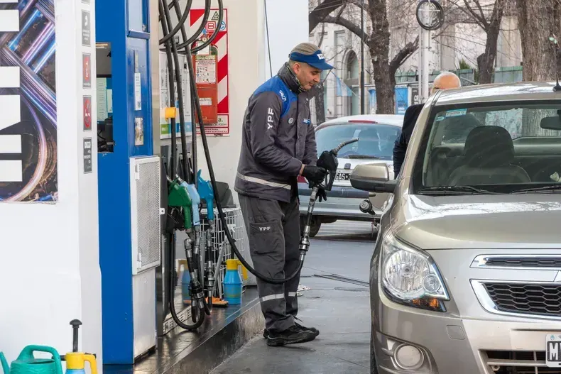 Este jueves llega un nuevo aumento de combustibles