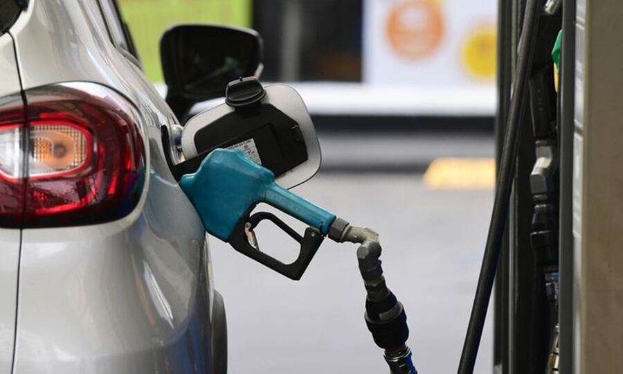 El Gobierno dispuso una nueva suba en los impuestos a los combustibles