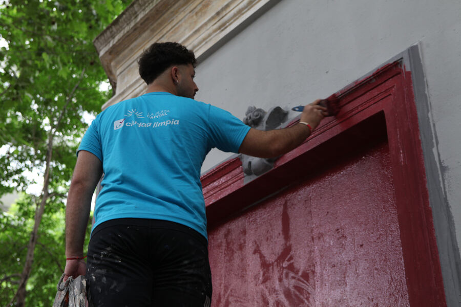 La Plata: "Ciudad Limpia" recuperó nuevas fachadas, mobiliario urbano y renovó cartelería