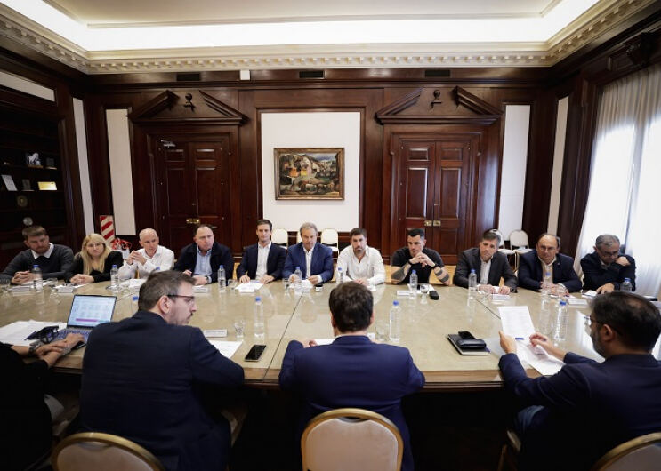 Provincia Leasing: Kicillof y Cuattromo firmaron convenios con municipios para la compra de bienes de capital