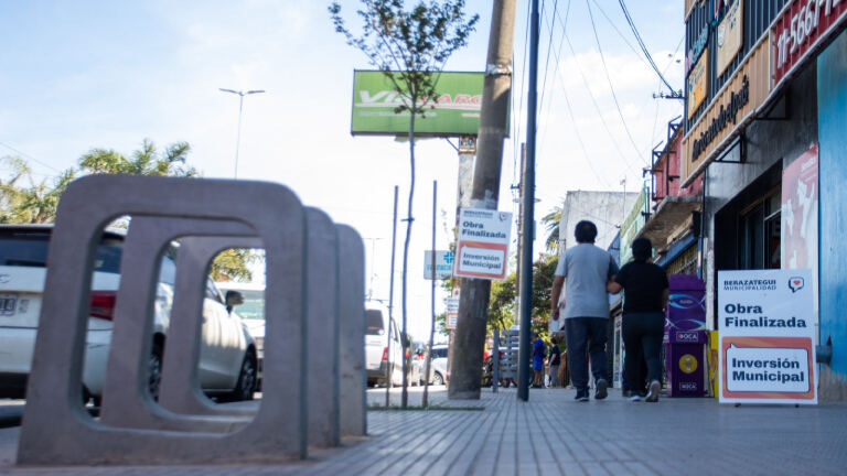 Berazategui: Finalizaron trabajos de renovación del espacio público en Avenida Calchaquí