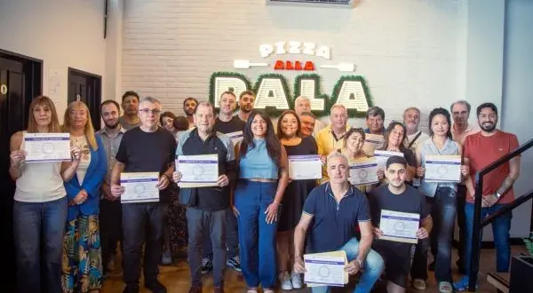Quilmes: Entregaron habilitaciones a comerciantes y fábricas locales