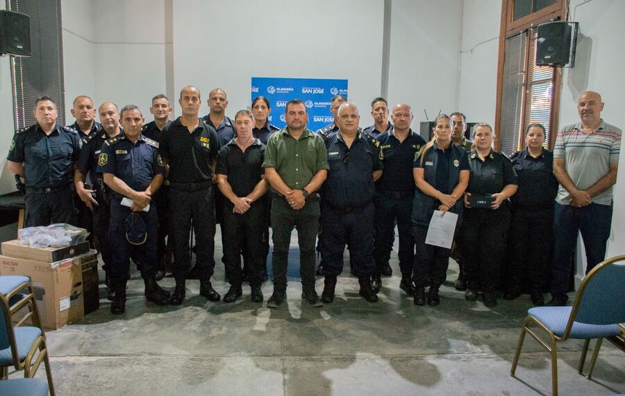 Olavarría: Se entregó equipamiento informático a seccionales locales de la Policía