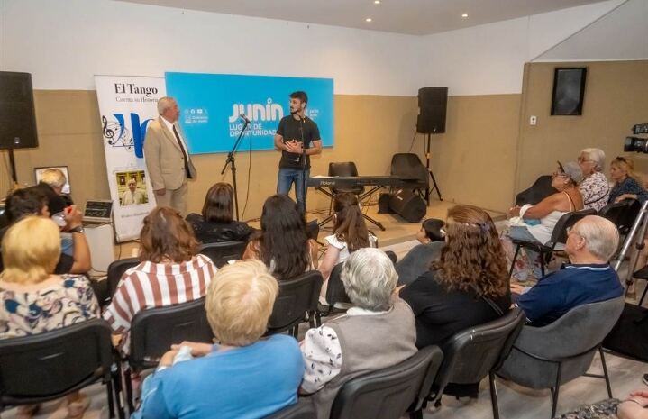 Junín: El Municipio celebró los 40 años del programa “El tango cuenta su historia”