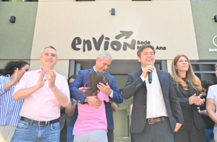 Avellaneda: Kicillof y Larroque inauguraron una nueva sede Envión y entregaron equipamiento