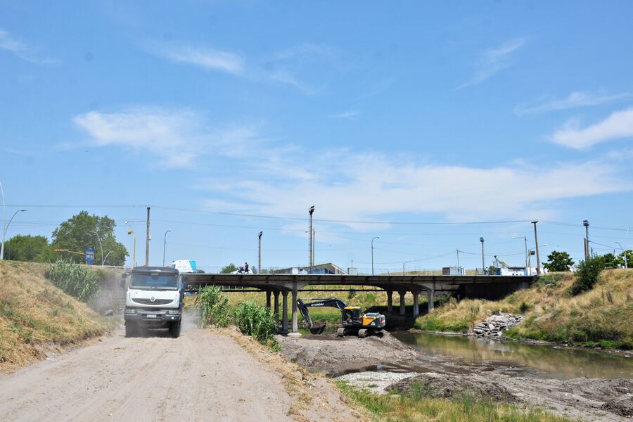 Olavarría: Se realizan trabajos hidráulicos en el arroyo Tapalqué