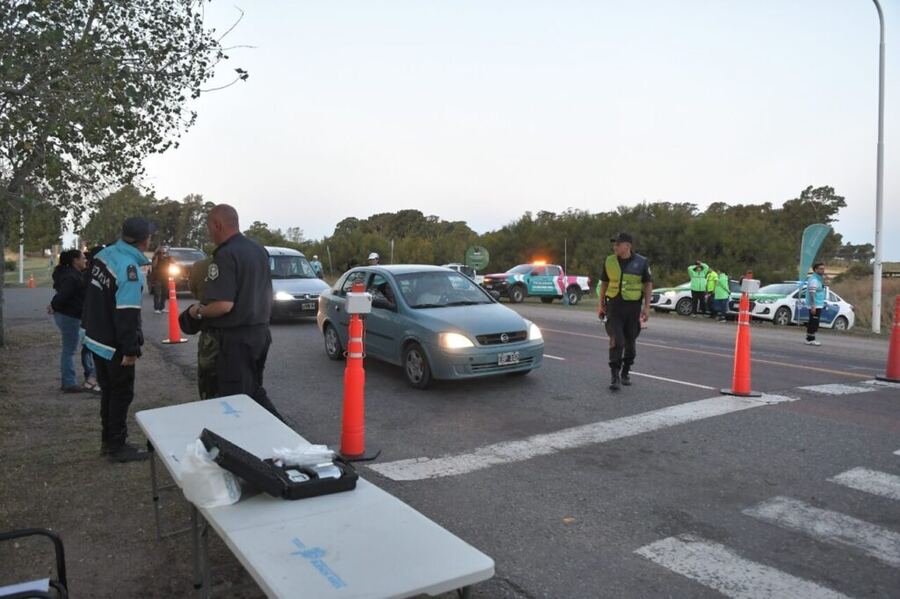 Monte Hermoso: Marinucci entregó equipamiento y destacó los controles de prevención de este verano