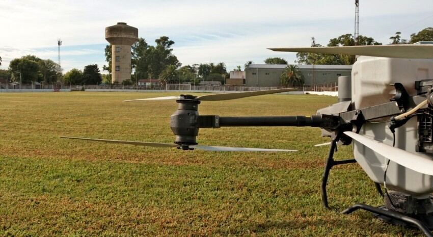Madariaga: El Estadio Municipal Francisco Alcuaz inició su proceso de resiembra con drones