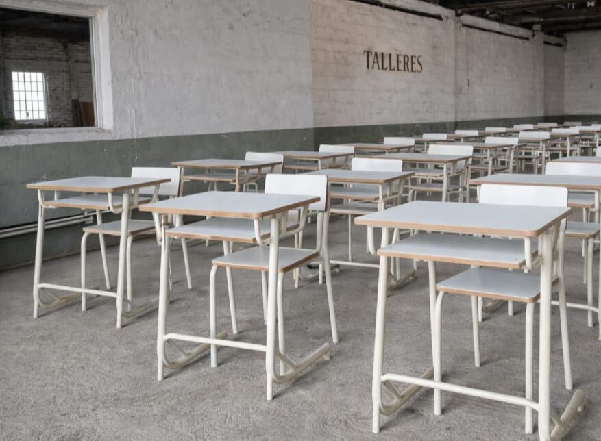Olavarría: Se realizó una nueva entrega de mobiliario escolar