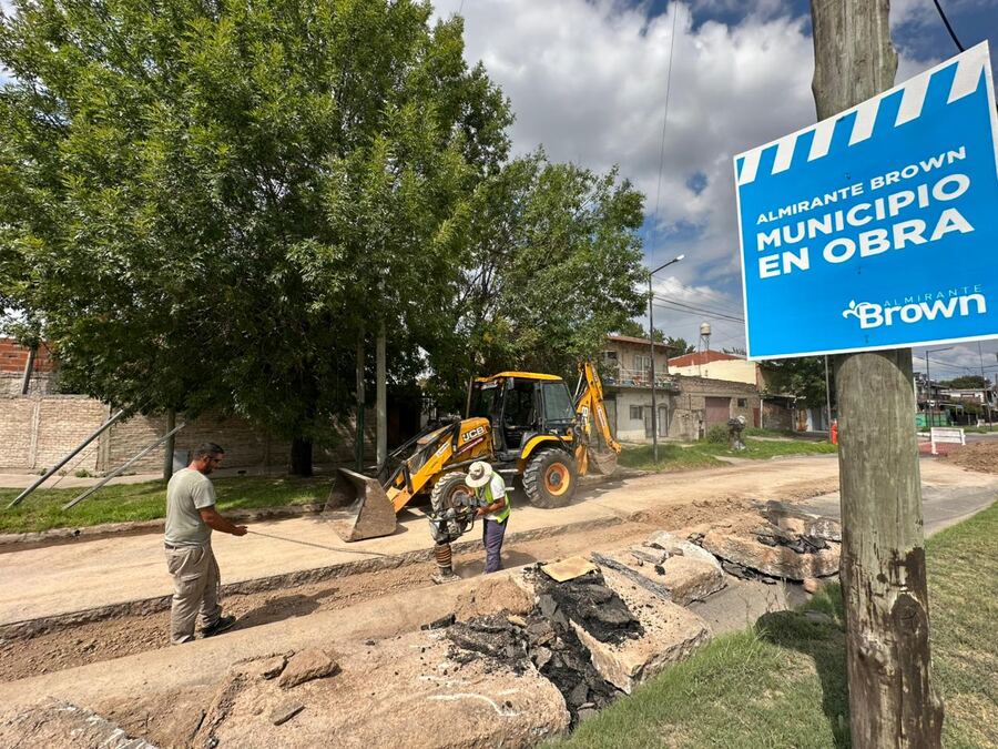Almirante Brown: Avanzan las obras viales en barrios y localidades