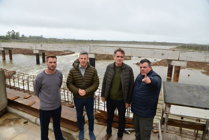 Roque Pérez: Katopodis recorrió obras en la cuenca del río Salado