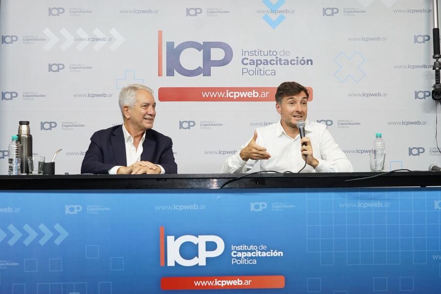 La Plata: Alak y Ghi inauguraron un ciclo sobre gestión pública y desafíos territoriales