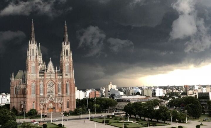 La Plata: Establecen el nivel de alerta 'naranja' por tormentas