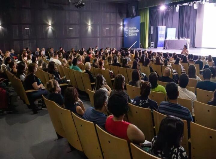 Lomas de Zamora: Más de 200 docentes participaron de una jornada de formación para equipos de conducción