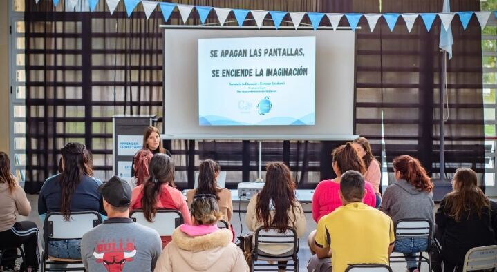 La Costa: Continúan las charlas sobre el uso responsable de pantallas en la primera infancia