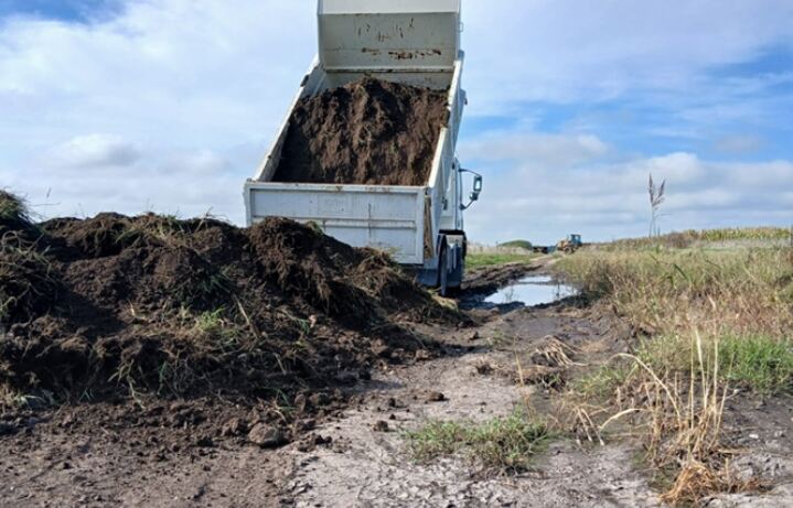 Necochea: EMSUR avanza con las intervenciones en caminos rurales