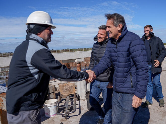Roque Pérez: Katopodis recorrió obras del Plan Maestro del Río Salado