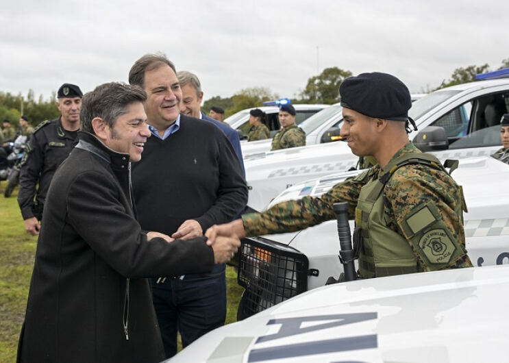 Almirante Brown: Kicillof inauguró dos bases policiales y entregó patrulleros