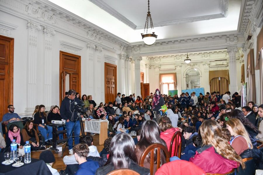 Bragado: Con fuerte presencia de la comunidad educativa, se realizó el streaming "Tomando la palabra"