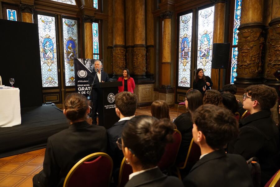 La Plata: Alak encabezó una nueva jornada del Modelo ONU con la participación de 350 jóvenes