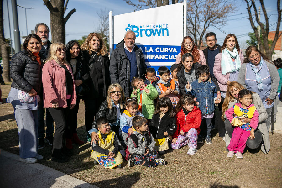 Almirante Brown: La Comuna inauguró la nueva plaza “Curva de las Infancias”