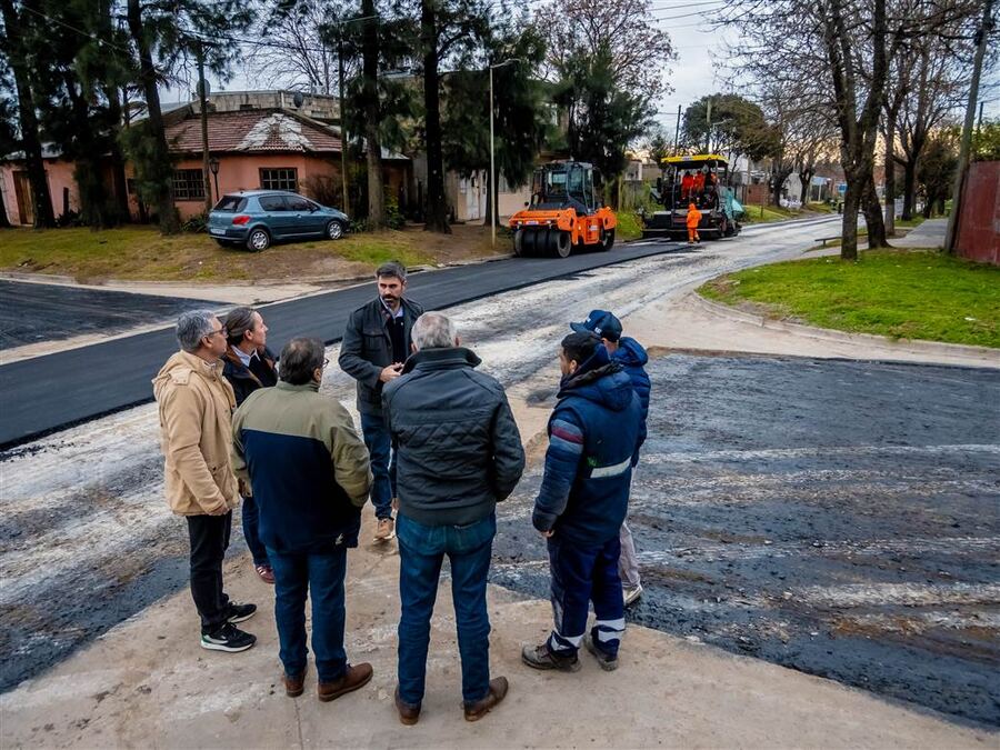 Junín: Los trabajos de asfalto y cordón cuneta alcanzaron 35 barrios