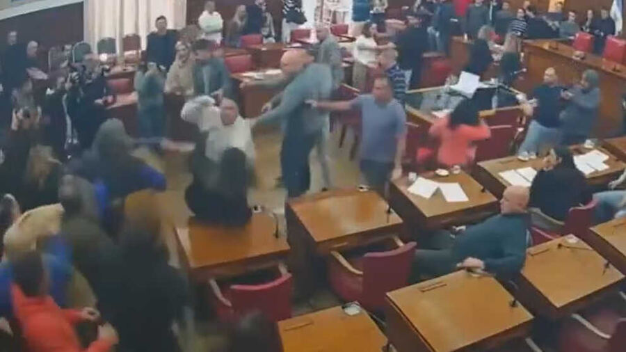 Mar del Plata: Escandalosa pelea entre taxistas y choferes de apps en el Concejo Deliberante