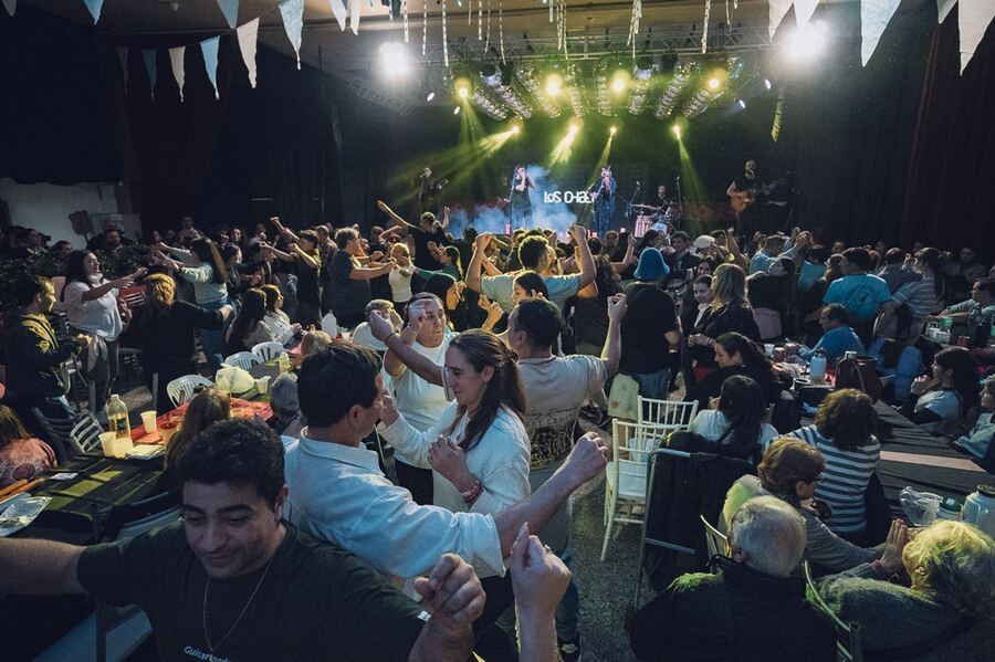 Necochea: Se celebra el 4° Encuentro de Peñas Folclóricas