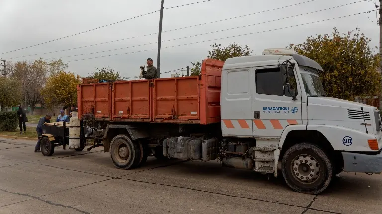 Berazategui: Obras Públicas continúa con el sellado de juntas en la Avenida Vergara