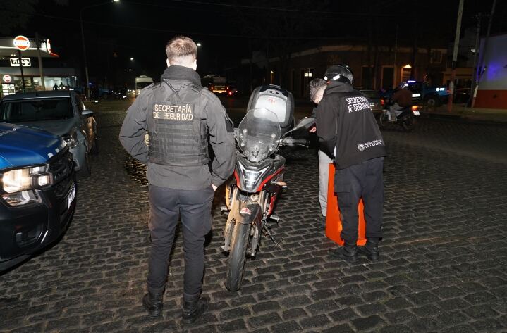 La Plata: Más de 2.000 vehículos controlados, cerca de 1500 sanciones y 17 detenidos en operativos municipales