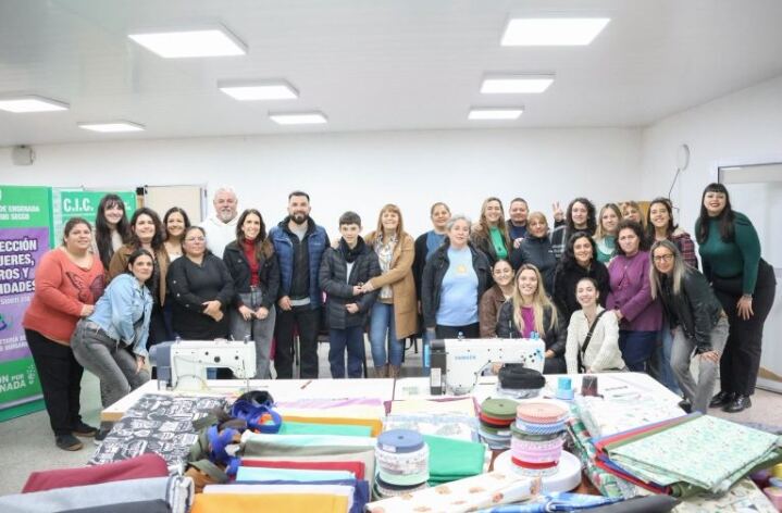 Ensenada: Entregaron materiales al espacio textil Entrelazadas